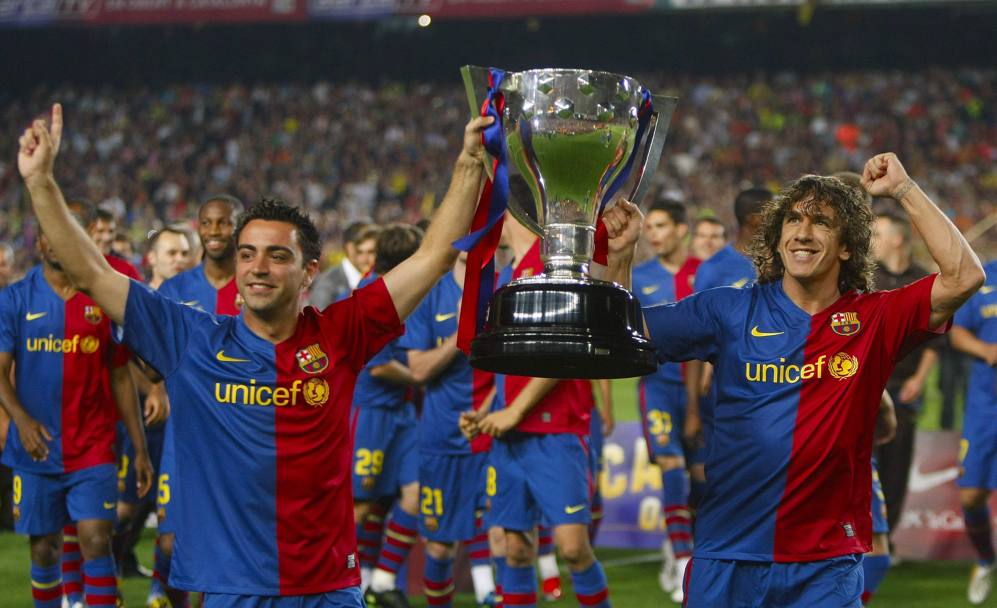 I festeggiamenti per la vittoria nella Liga spagnola nel 2009. Qui con Carles Puyol (Reuters)
